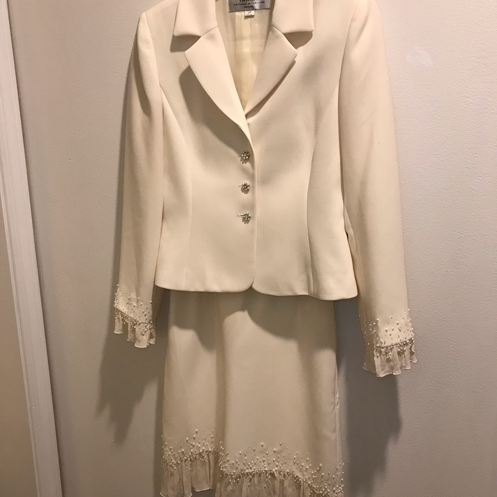 Cream Tahari 2 piece Easter Bridal Skirt Suit